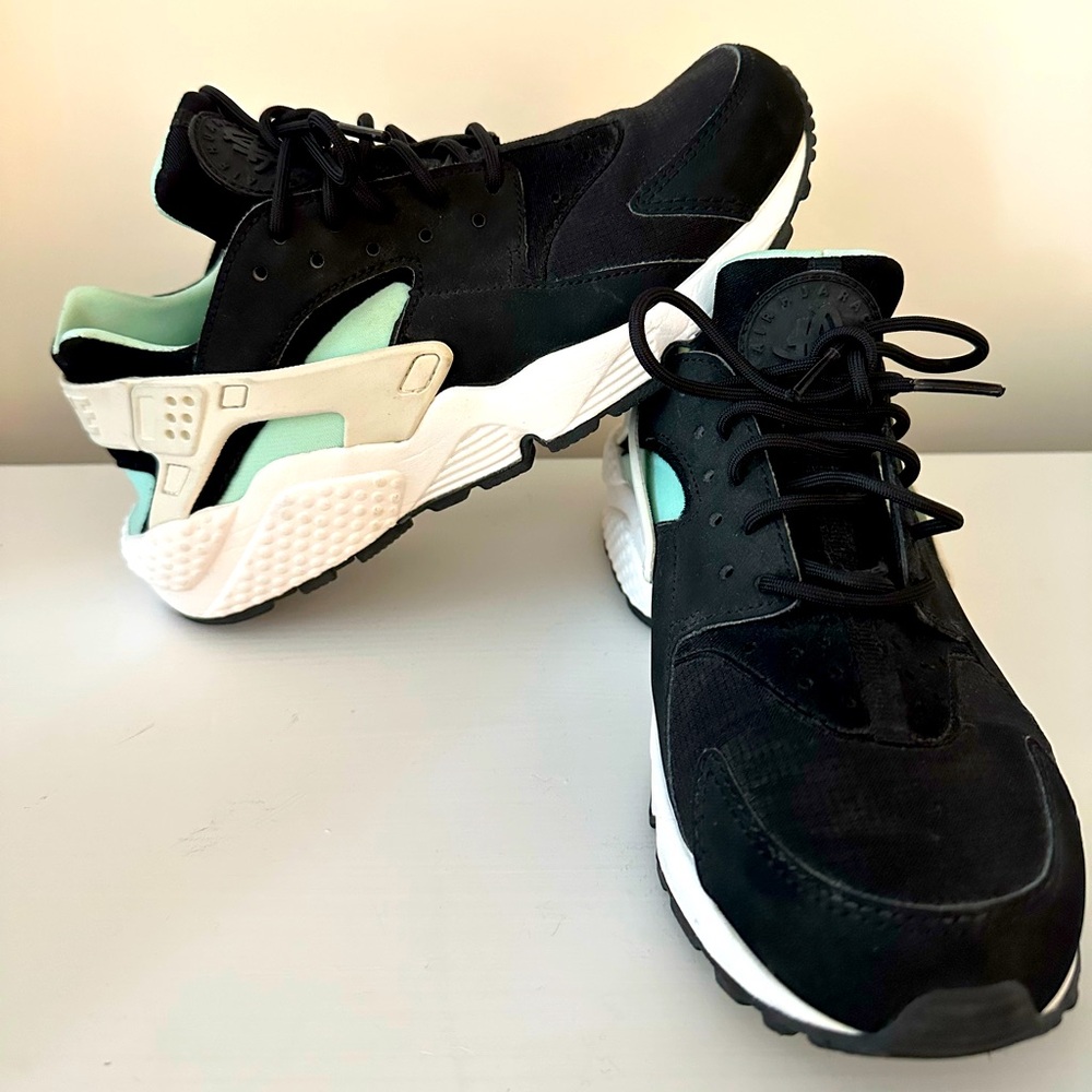 Black and Mint Nike Huaraches